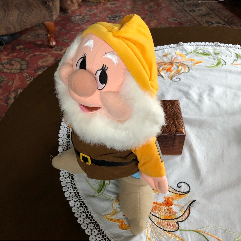 Vintage Disney on Ice Snow White and the Seven Dwarfs "Happy" Stuffed Toy. 13" - Picture 6 of 14